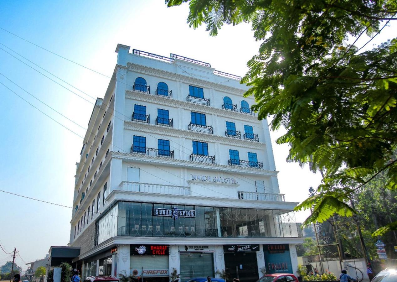 Nrich Skyotel Navsari ภายนอก รูปภาพ