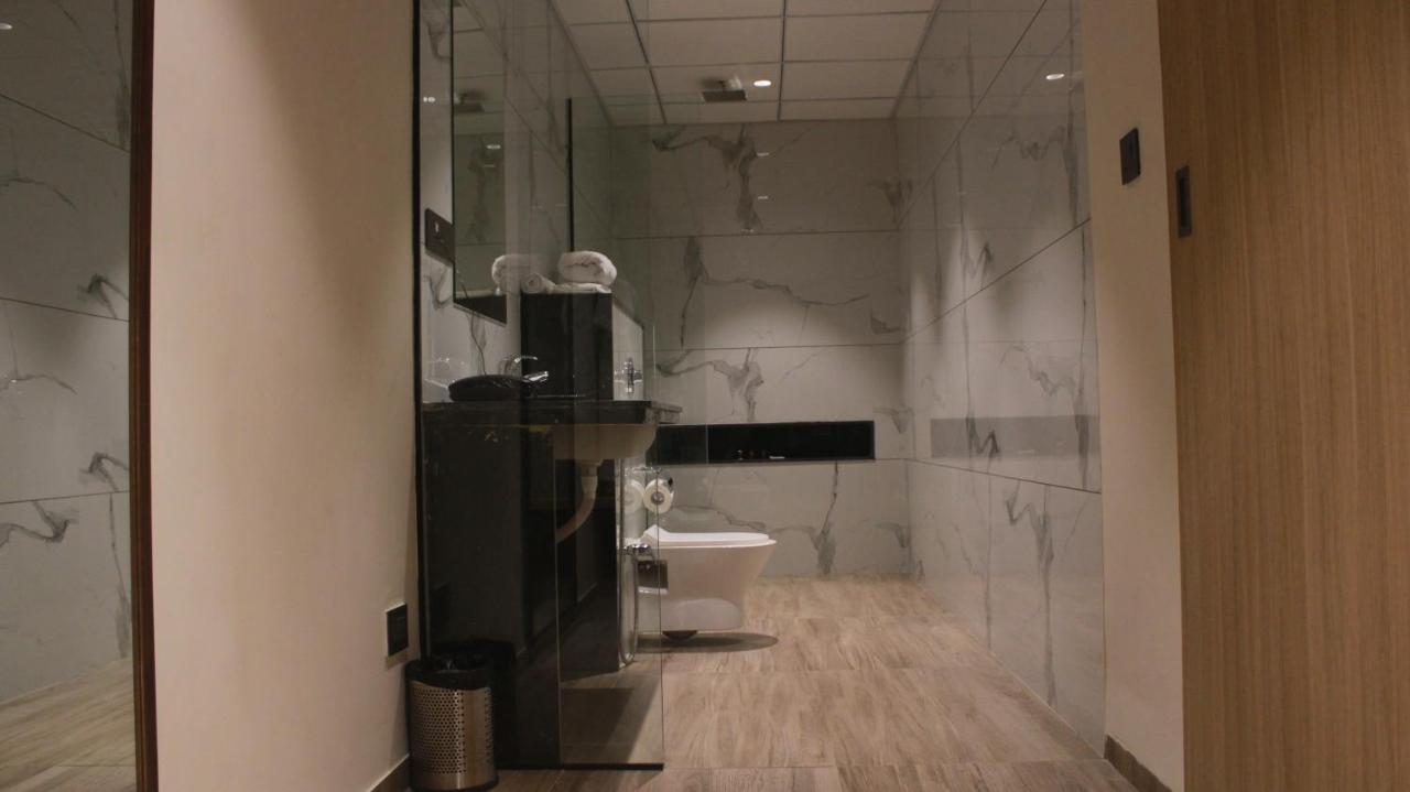 Nrich Skyotel Navsari ภายนอก รูปภาพ